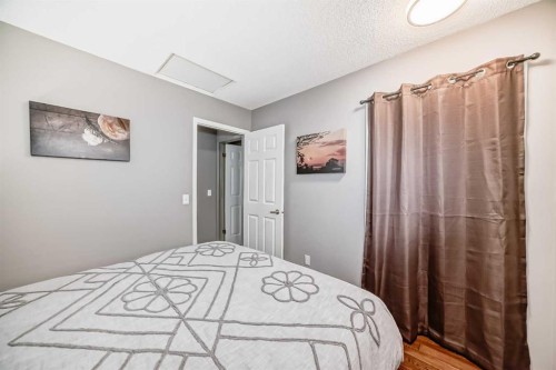 52 Hidden Vale Crescent Nw, Calgary, AB - Indoor Photo Showing Bedroom