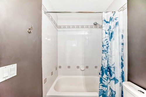 52 Hidden Vale Crescent Nw, Calgary, AB - Indoor Photo Showing Bathroom