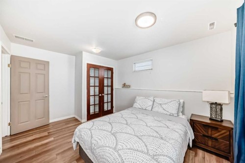 52 Hidden Vale Crescent Nw, Calgary, AB - Indoor Photo Showing Bedroom