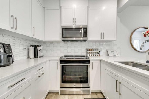 156 Crestridge Common Sw, Calgary, AB - Indoor Photo Showing Kitchen With Upgraded Kitchen