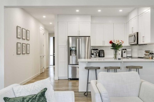 156 Crestridge Common Sw, Calgary, AB - Indoor Photo Showing Kitchen With Upgraded Kitchen