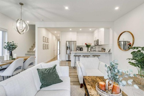 156 Crestridge Common Sw, Calgary, AB - Indoor Photo Showing Dining Room