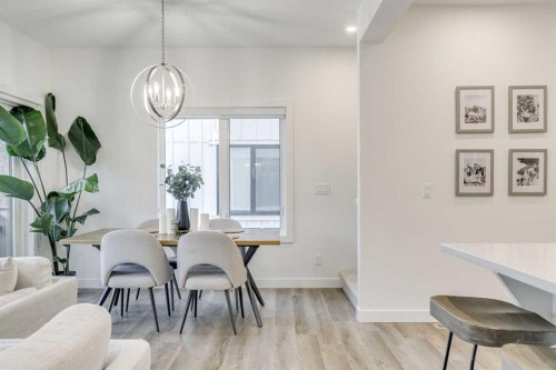 156 Crestridge Common Sw, Calgary, AB - Indoor Photo Showing Dining Room