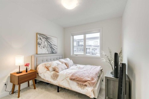 156 Crestridge Common Sw, Calgary, AB - Indoor Photo Showing Bedroom