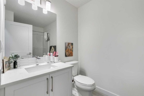 156 Crestridge Common Sw, Calgary, AB - Indoor Photo Showing Bathroom