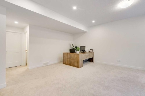 156 Crestridge Common Sw, Calgary, AB - Indoor