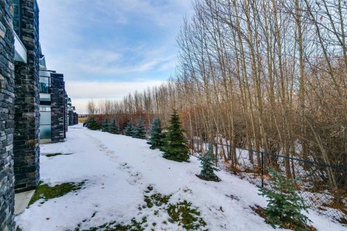 156 Crestridge Common Sw, Calgary, AB - Outdoor