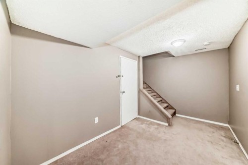 6944 Temple Drive Ne, Calgary, AB - Indoor Photo Showing Other Room