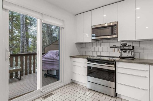 1-1061 Evergreen Circle, Canmore, AB - Indoor Photo Showing Kitchen