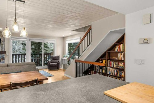 1-1061 Evergreen Circle, Canmore, AB - Indoor Photo Showing Living Room