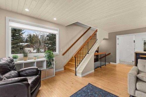 1-1061 Evergreen Circle, Canmore, AB - Indoor Photo Showing Living Room
