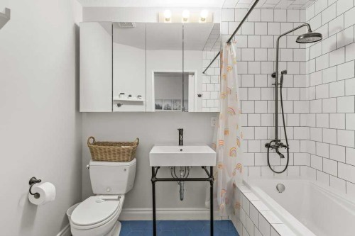 1-1061 Evergreen Circle, Canmore, AB - Indoor Photo Showing Bathroom