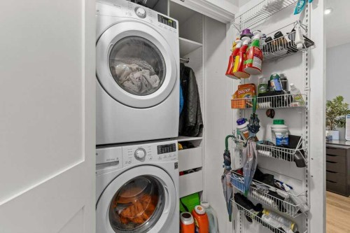 1-1061 Evergreen Circle, Canmore, AB - Indoor Photo Showing Laundry Room