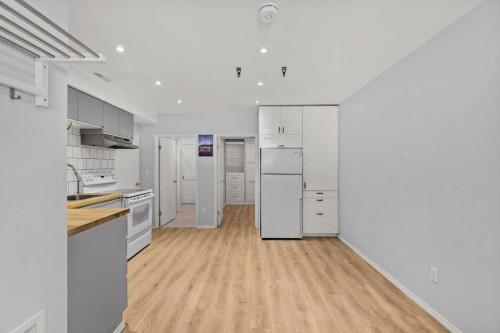 1-1061 Evergreen Circle, Canmore, AB - Indoor Photo Showing Kitchen