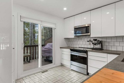 1-1061 Evergreen Circle, Canmore, AB - Indoor Photo Showing Kitchen