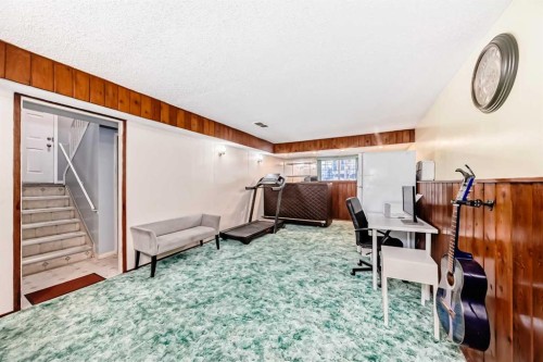 791 Penbrooke Road Se, Calgary, AB - Indoor Photo Showing Other Room