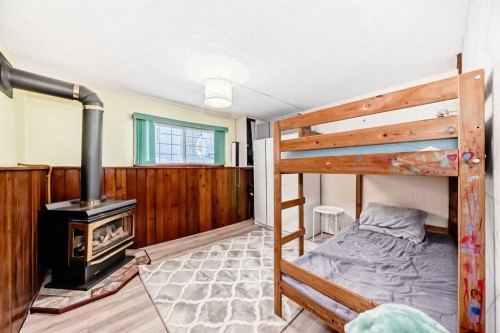 791 Penbrooke Road Se, Calgary, AB - Indoor Photo Showing Bedroom