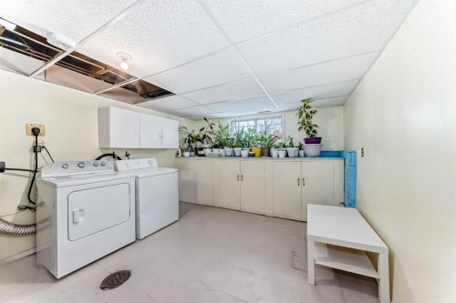 791 Penbrooke Road Se, Calgary, AB - Indoor Photo Showing Laundry Room