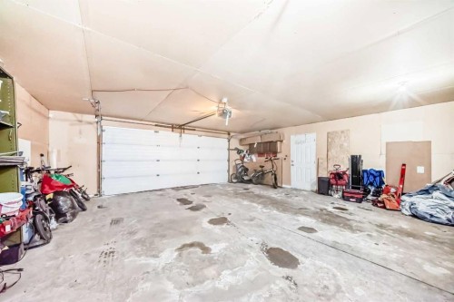 791 Penbrooke Road Se, Calgary, AB - Indoor Photo Showing Garage