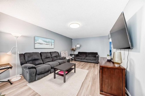 791 Penbrooke Road Se, Calgary, AB - Indoor Photo Showing Living Room