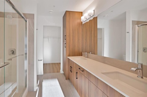 7322-1802 Mahagony Boulevard Se, Calgary, AB - Indoor Photo Showing Bathroom