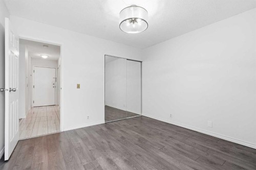 204-2611 15A Street Sw, Calgary, AB - Indoor Photo Showing Other Room