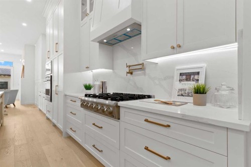 2019 6 Avenue Nw, Calgary, AB - Indoor Photo Showing Kitchen With Upgraded Kitchen