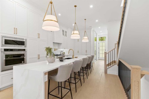 2019 6 Avenue Nw, Calgary, AB - Indoor Photo Showing Kitchen With Upgraded Kitchen