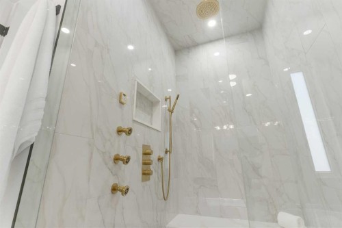 2019 6 Avenue Nw, Calgary, AB - Indoor Photo Showing Bathroom