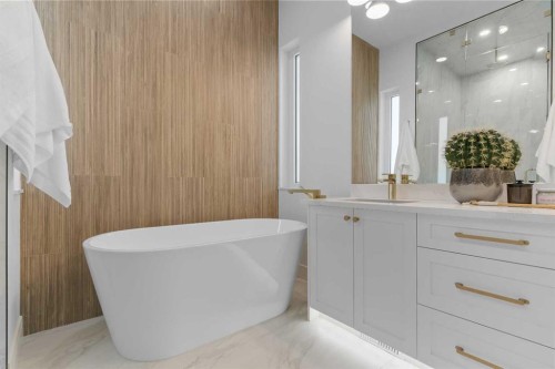 2019 6 Avenue Nw, Calgary, AB - Indoor Photo Showing Bathroom