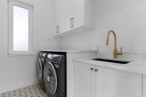 2019 6 Avenue Nw, Calgary, AB - Indoor Photo Showing Laundry Room