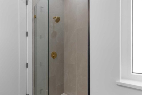 2019 6 Avenue Nw, Calgary, AB - Indoor Photo Showing Bathroom