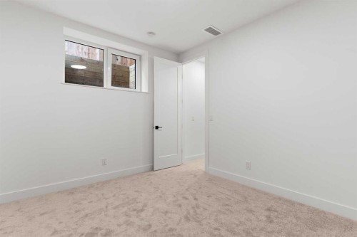 2019 6 Avenue Nw, Calgary, AB - Indoor Photo Showing Other Room