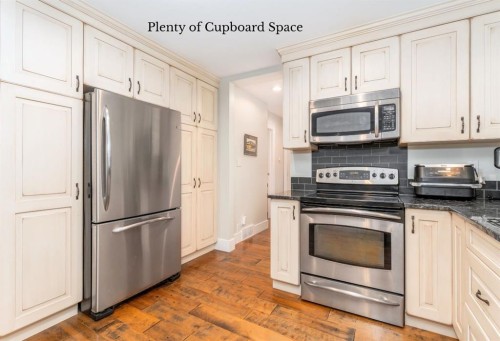 4 Woodside Lane, Canmore, AB - Indoor Photo Showing Kitchen