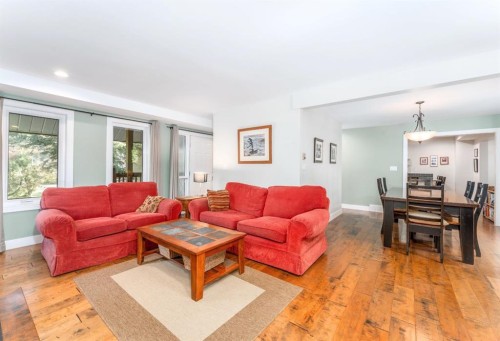 4 Woodside Lane, Canmore, AB - Indoor Photo Showing Living Room