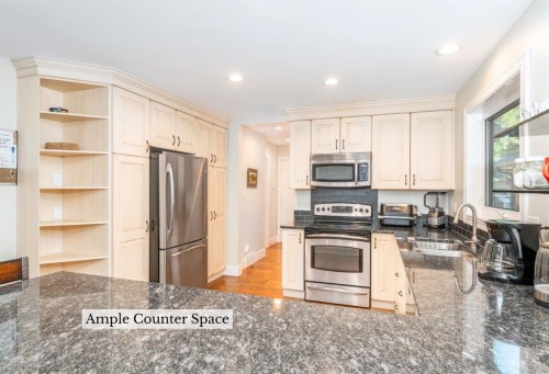 4 Woodside Lane, Canmore, AB - Indoor Photo Showing Kitchen