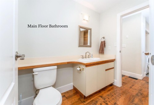 4 Woodside Lane, Canmore, AB - Indoor Photo Showing Bathroom