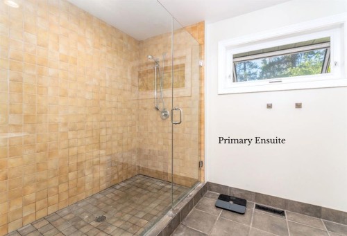 4 Woodside Lane, Canmore, AB - Indoor Photo Showing Bathroom