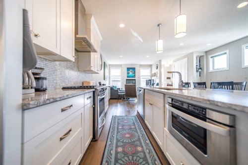 3524 41 Street Sw, Calgary, AB - Indoor Photo Showing Kitchen With Upgraded Kitchen