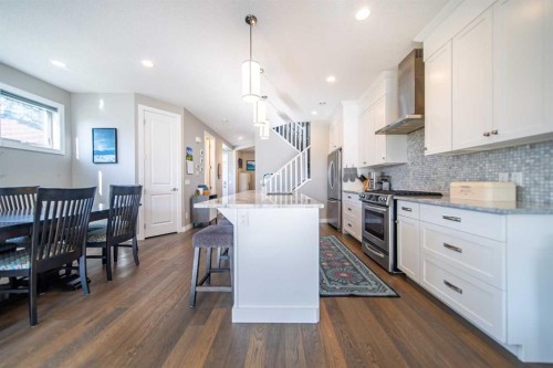 3524 41 Street Sw, Calgary, AB - Indoor Photo Showing Kitchen With Upgraded Kitchen