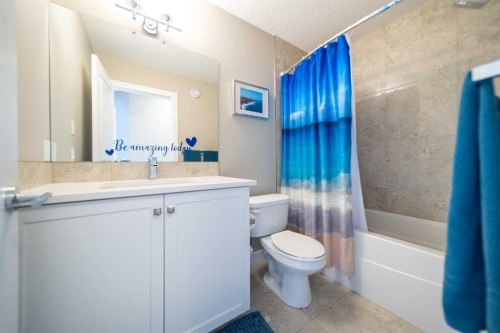 3524 41 Street Sw, Calgary, AB - Indoor Photo Showing Bathroom