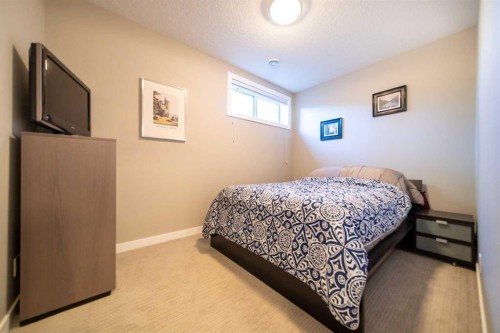 3524 41 Street Sw, Calgary, AB - Indoor Photo Showing Bedroom