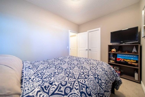 3524 41 Street Sw, Calgary, AB - Indoor Photo Showing Bedroom