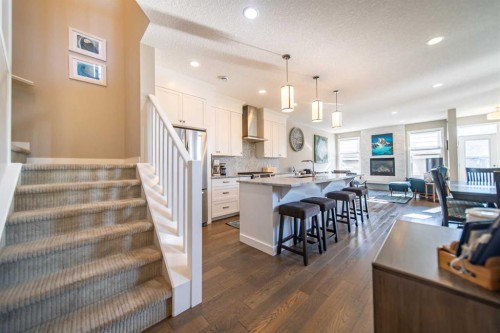 3524 41 Street Sw, Calgary, AB - Indoor Photo Showing Kitchen With Upgraded Kitchen