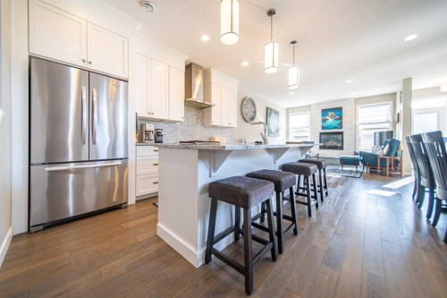 3524 41 Street Sw, Calgary, AB - Indoor Photo Showing Kitchen With Upgraded Kitchen