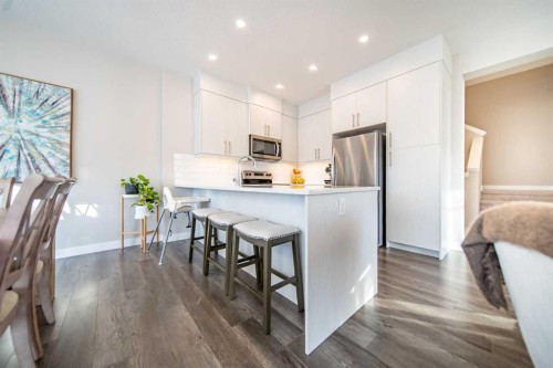 713 Crestridge Common Sw, Calgary, AB - Indoor Photo Showing Kitchen With Upgraded Kitchen