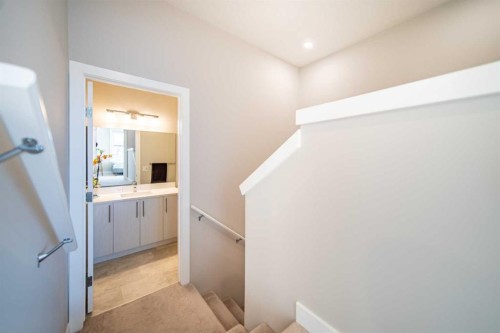 713 Crestridge Common Sw, Calgary, AB - Indoor Photo Showing Other Room