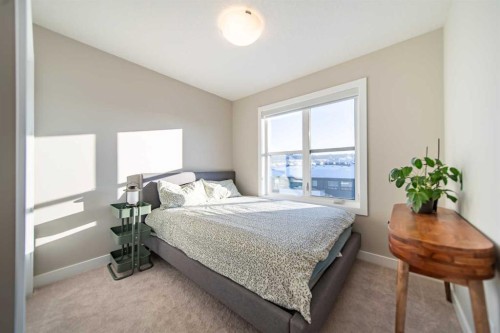 713 Crestridge Common Sw, Calgary, AB - Indoor Photo Showing Bedroom