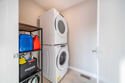 713 Crestridge Common Sw, Calgary, AB - Indoor Photo Showing Laundry Room
