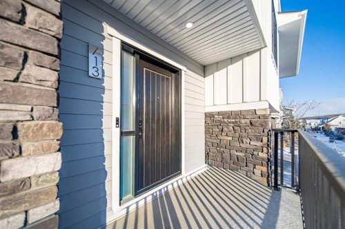 713 Crestridge Common Sw, Calgary, AB - Outdoor With Exterior
